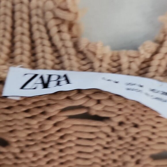 Elegant Beige Sweater with Floral Accents - Picture 7 of 8